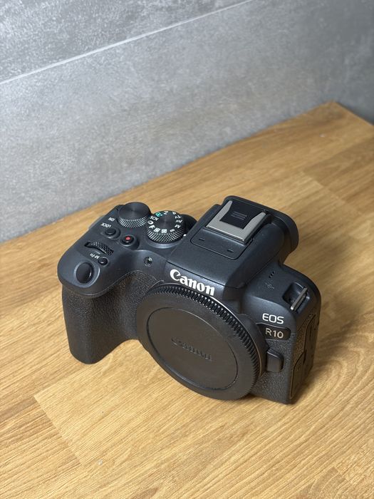 Vendo canon r10 (corpo)
