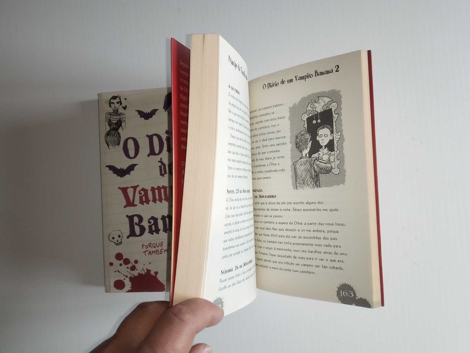 Livros "O Diário de um Vampiro Banana", de Tim Collins, vols. 1 e 2