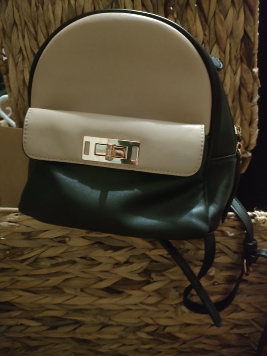 Plecaczek czarny z kieszonką