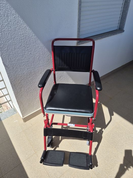 Cadeira Sanitária e de Banho