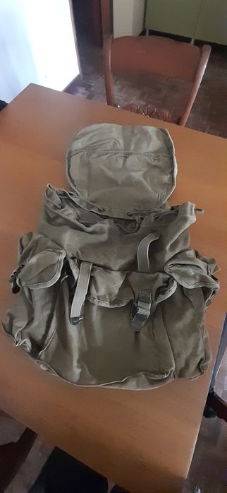 Mochila militar em muito bom estado