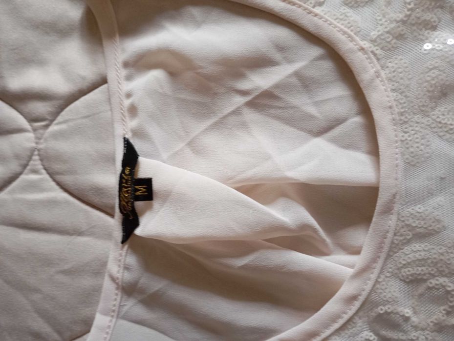 Roupa de senhora em saldos