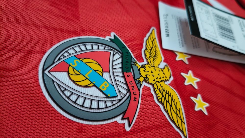Equipamento Benfica