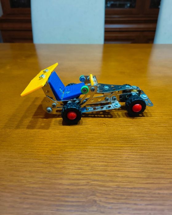 Carro de metal (Lego)