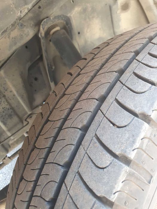 Mitsubishi Canter 649 (3908cc, pesada de mercadorias)