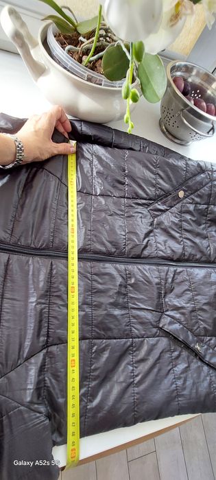 Długa, cienka kurtka pikowana