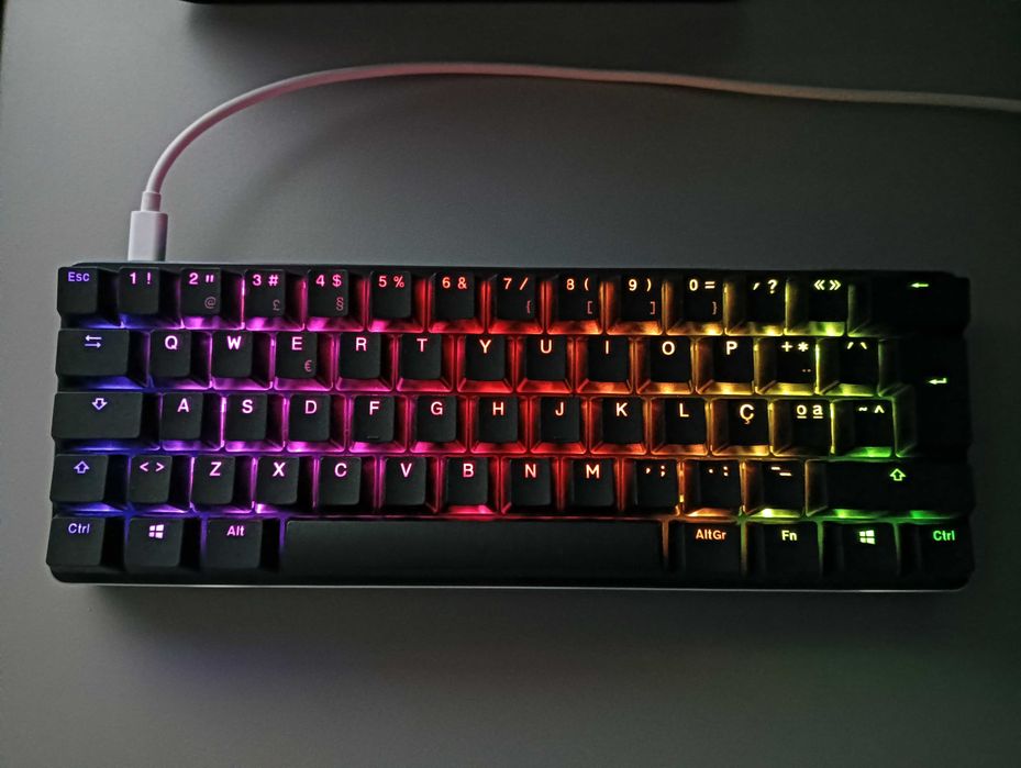 Teclado Gaming Glorious GMMK Compact 60% ISO (Gateron G Pro 3.0 Yellow | Layout PT)