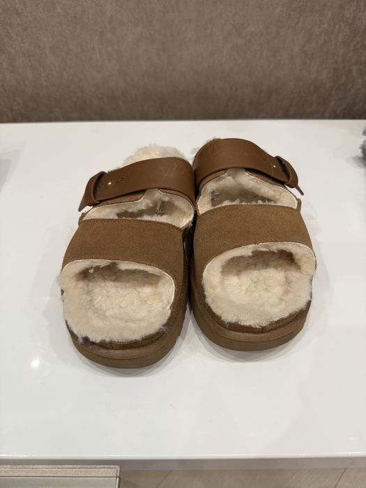 Сандалі бренду UGG. Стан нових