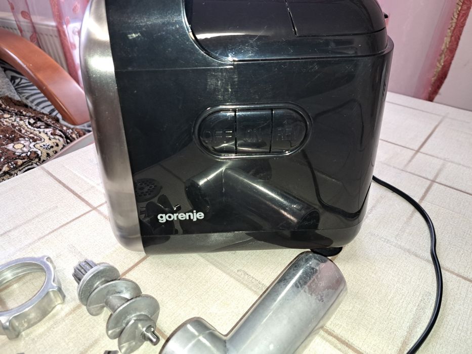 Мясорубка Gorenje MG1800BK 1800 Ватт, полный комплект+насадка для томатов