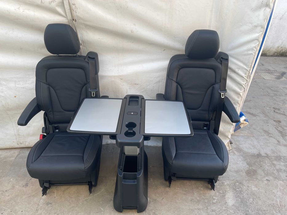 Vendo 2 Cadeiras e uma mesa para Mercedes V-Class