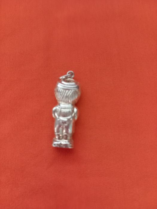 Pendente "boneco de prata"