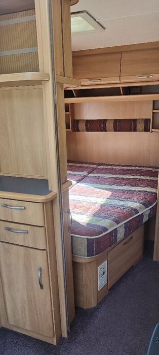 Caravana com 2 camas de casal Charisma Swift