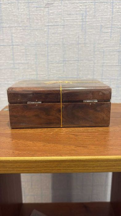 Чай в подарунковій коробці