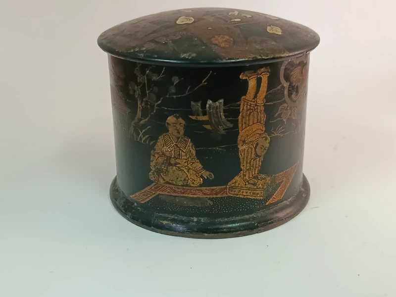 Fabulosa caixa japonesa em papier mache Meiji Sec. XIX