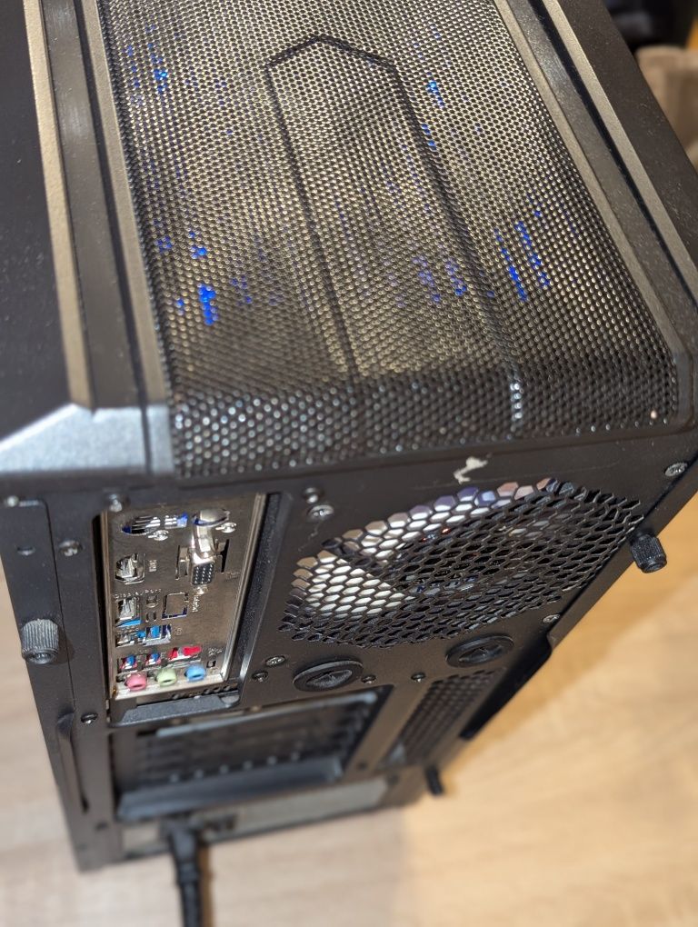 Zestaw komputer z GTX1060 6GB, i3-12100, 16GB RAM + Monitor