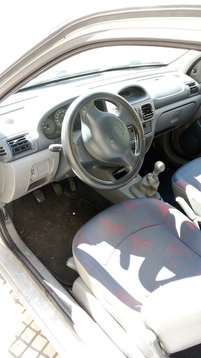 Renault Clio 1.9D Comercial (04/2000)