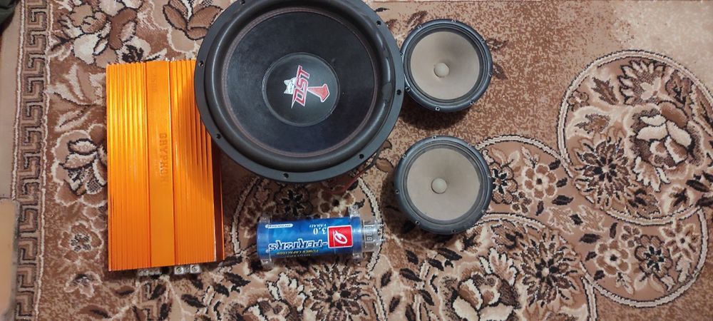 Сабуфер,динаміки,усілок,конденсатор