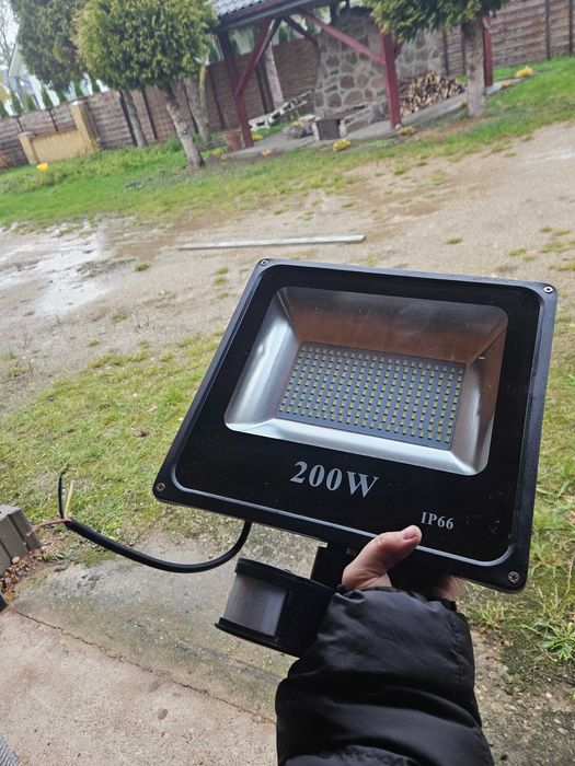 Lampy halogenowe LED zewnętrzne 30W i 200W