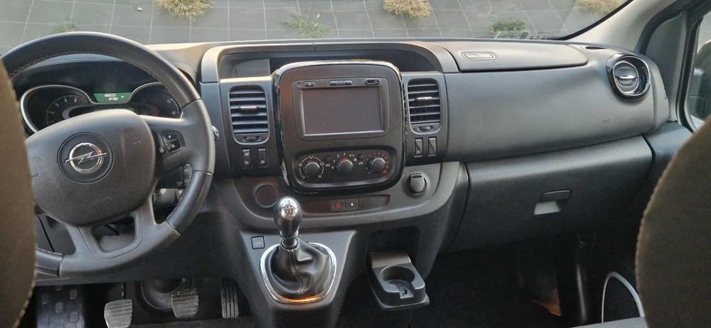 Wynajem busa 9-osobowy