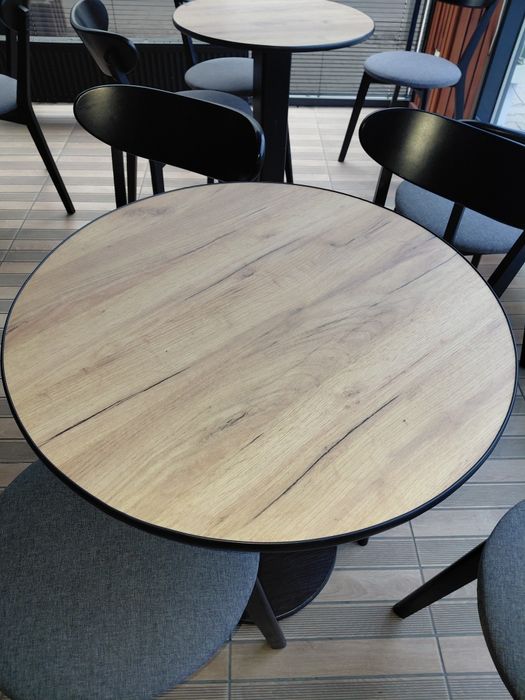 Стіл і стільці. 15 шт.