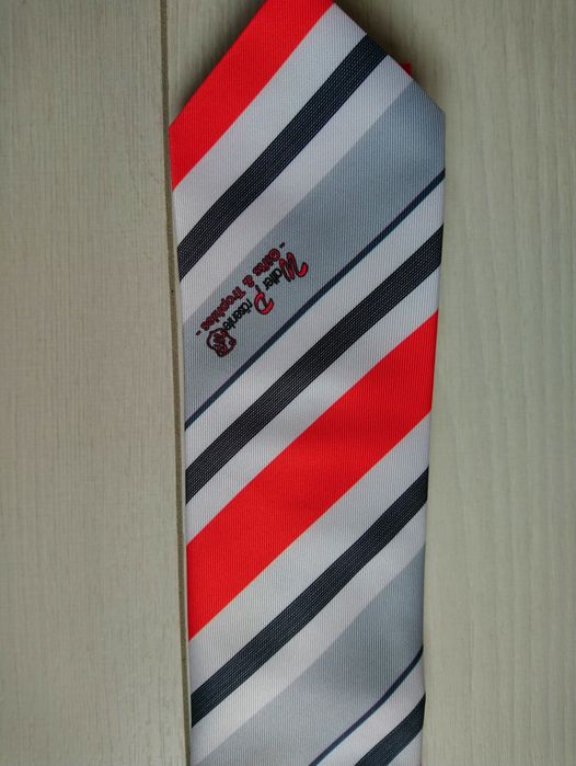 Нова краватка галстук