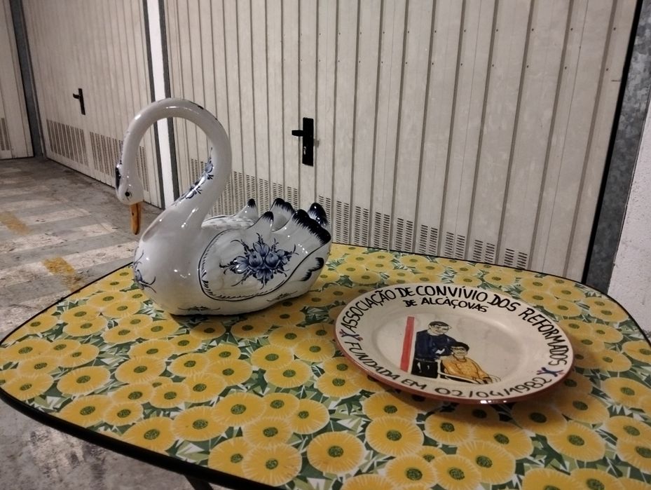 Peças em Porcelana e Barro