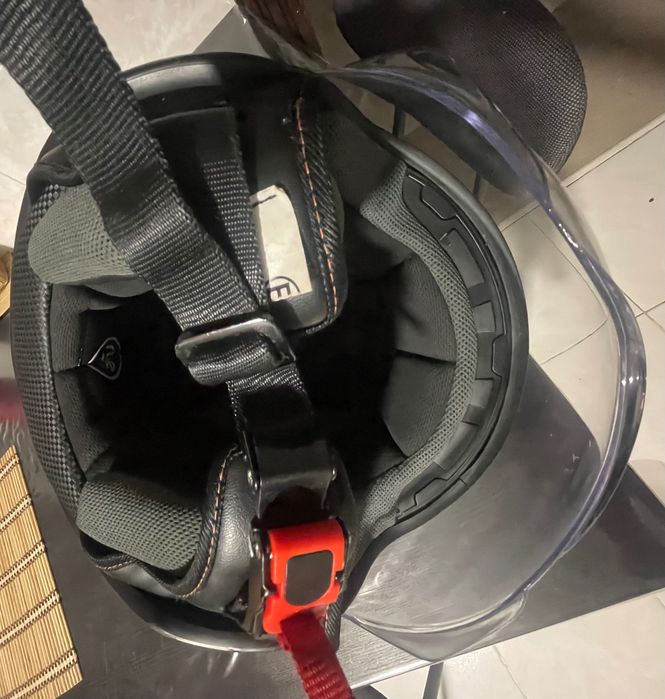 Capacete preto e branco L