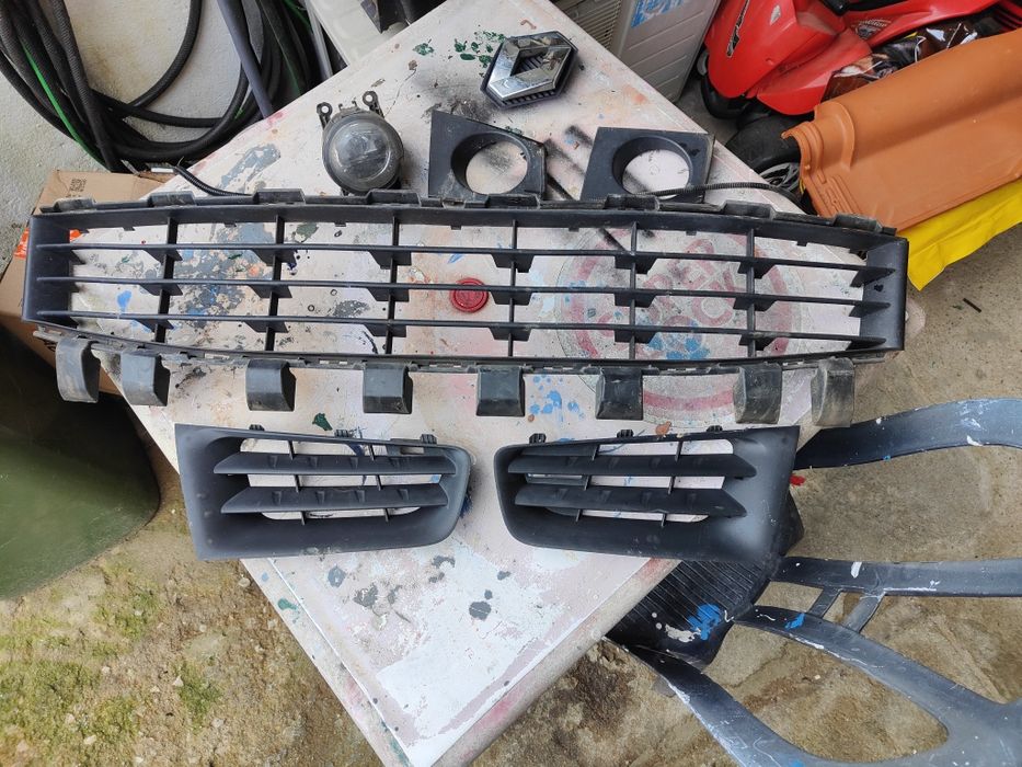 Grelhas frontaise farol nevoeiro  Renault Megane 2006