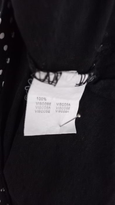 T-shirt cavada preta e com renda