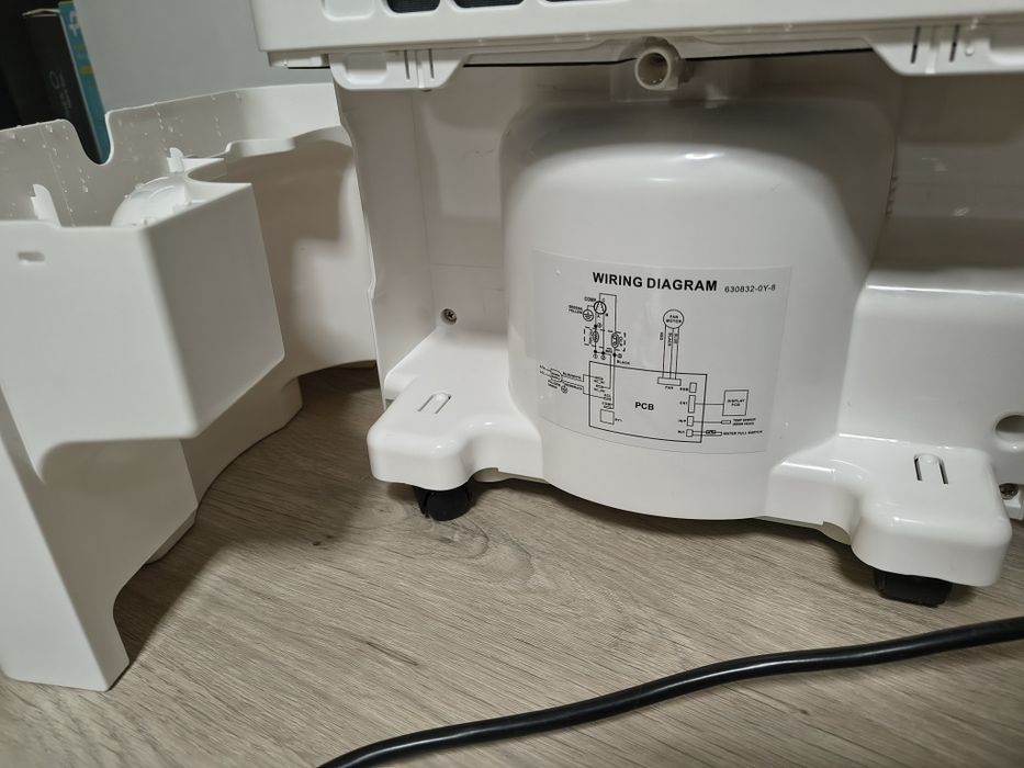 Осушувач повітря Dehumidifier PD12R-03AE