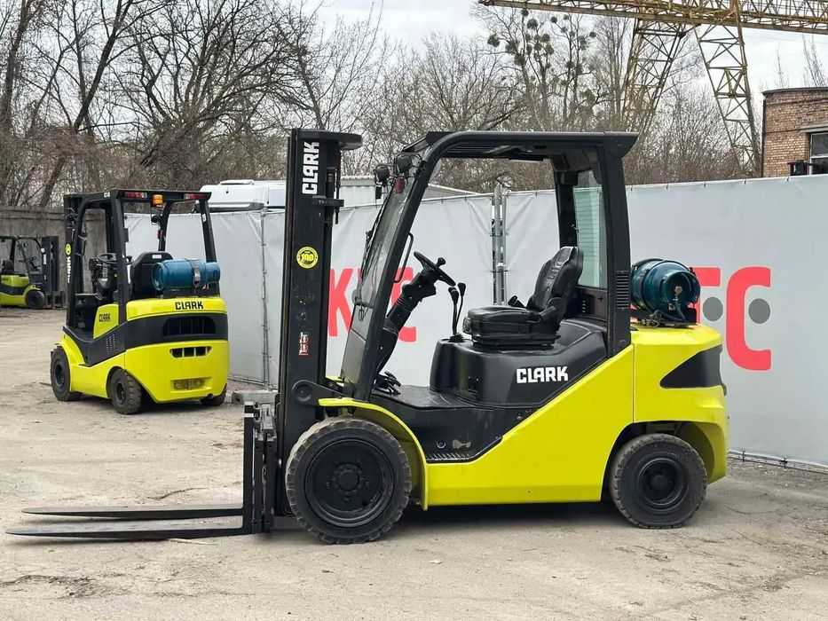 Газовий навантажувач CLARK S30L (3000 кг / 2019 рік / 3300 мм підйом )