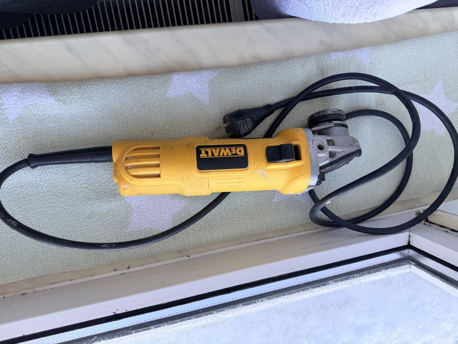 Dewalt болгарка не робоча