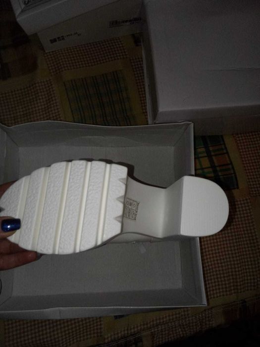 Botas de atacadores cano baixo