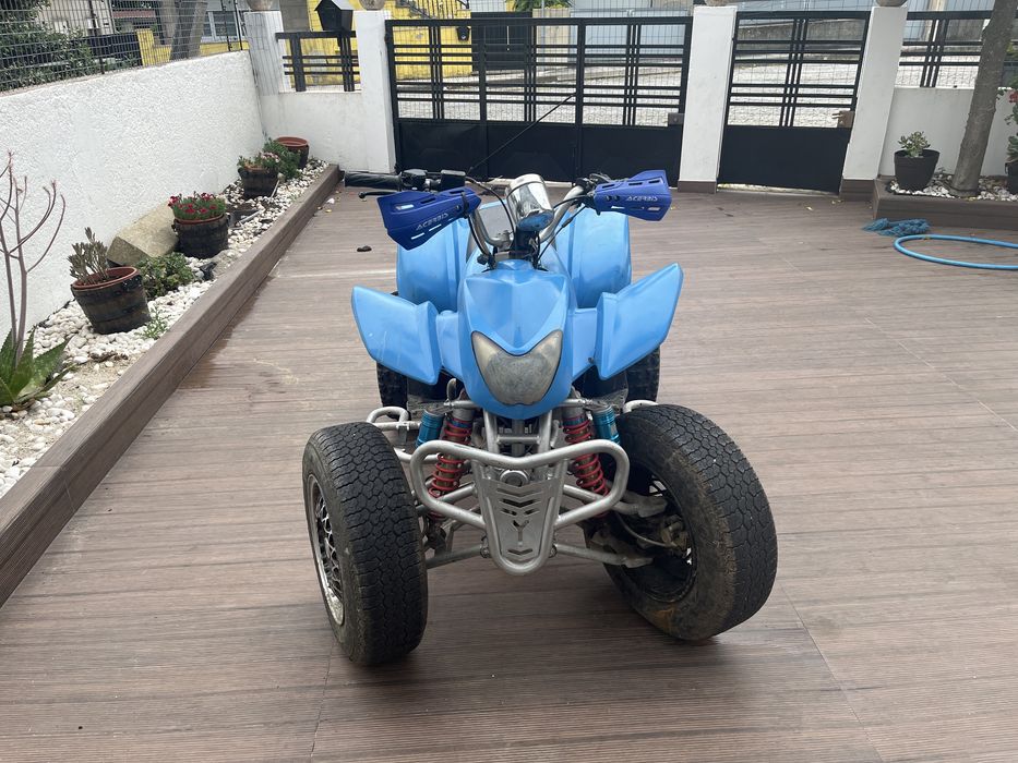Moto 4  250t  em otimo estado  peneus novos na partr trazeira