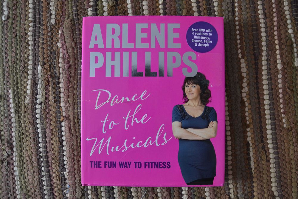 Livro de dança "Dance to the musicals"