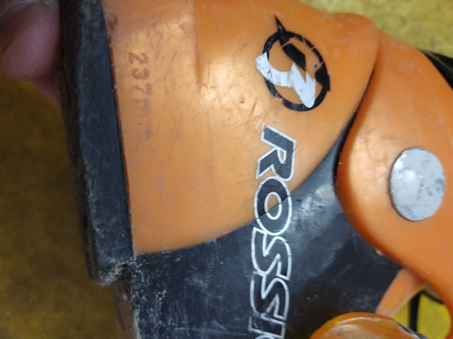 Buty dziecięce Rossignol rozmiar 19-19.5, dł.ok. 190mm,237 mm skorupa.