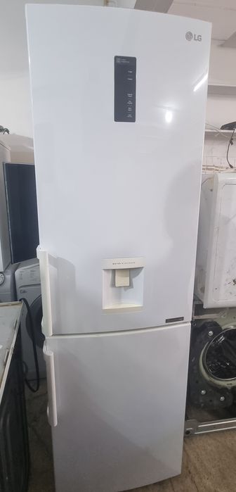 Frigorífico LG todo bom com dispenser de água