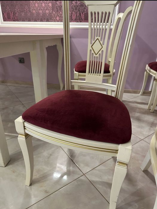 Крісла та столи для ресторанів