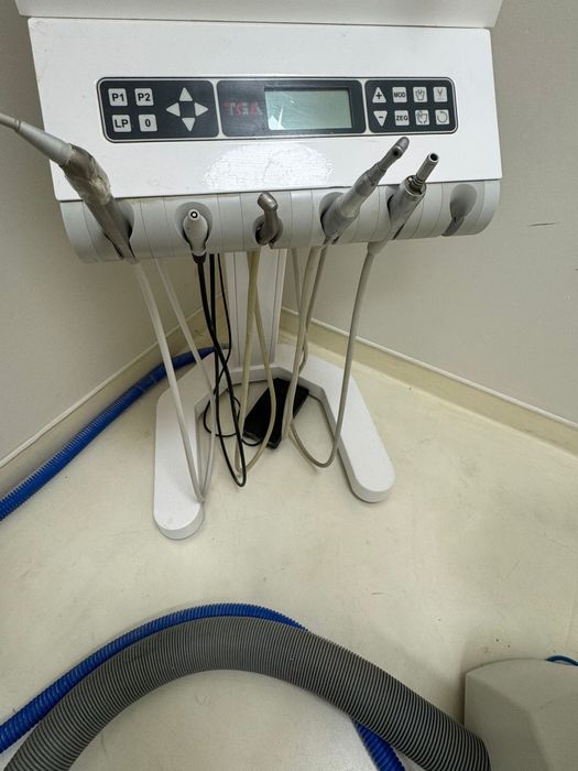 Cadeira dentaria usada a funcionar 100%