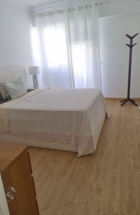 Aluga-se quarto O