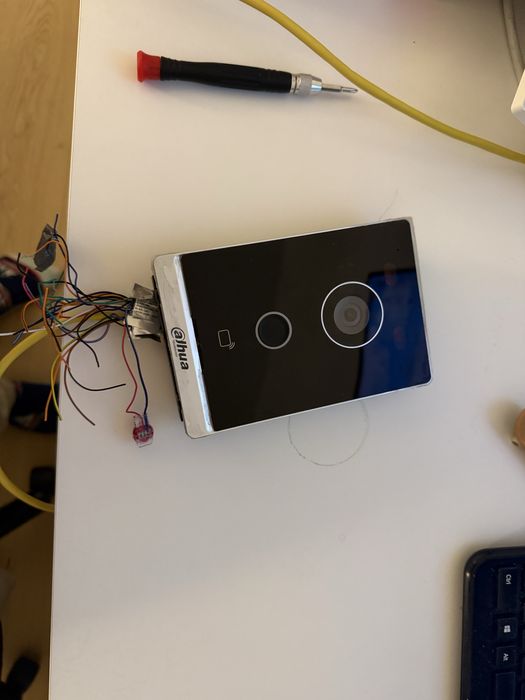 Dahua wideodomofon VTO2211G-WP i ekran wewnętrzny VTH2621GW-P