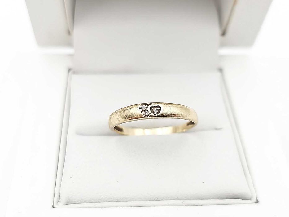 Delikatny złoty pierścionek 333 R. 16