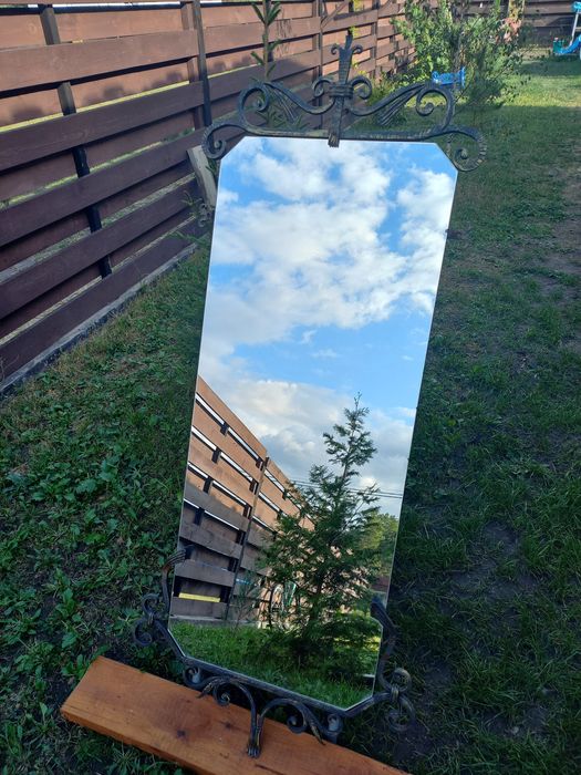 Продам дзеркало в металевій рамі