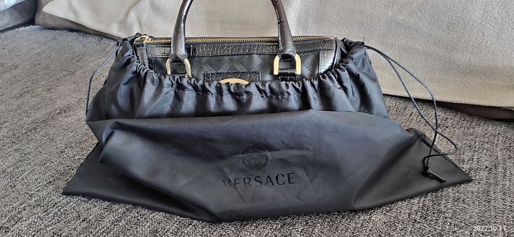 Orginalna  torebka -kuferek  Versace do reki .