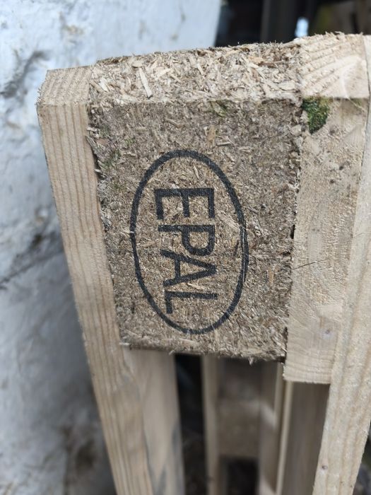 Palety całe używane