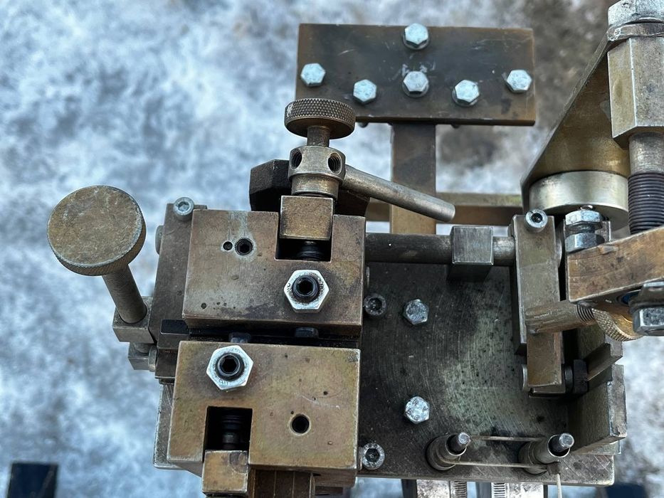 Розвідний станок ленточних пил