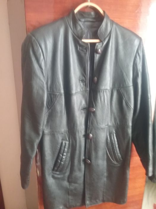 Куртка жіноча шкіряна , вживана .