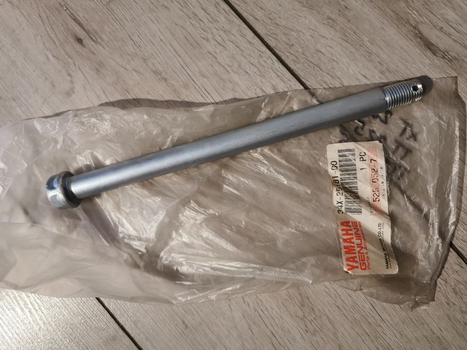 Yamaha ttr 225 os przód oska śruba koła felgi