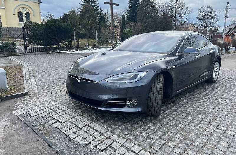 Tesla Model S 2018