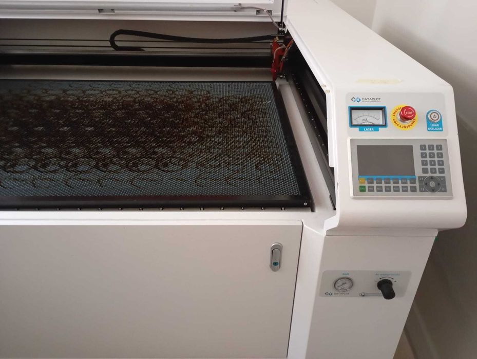 Máquina de Corte Laser - Dataplot